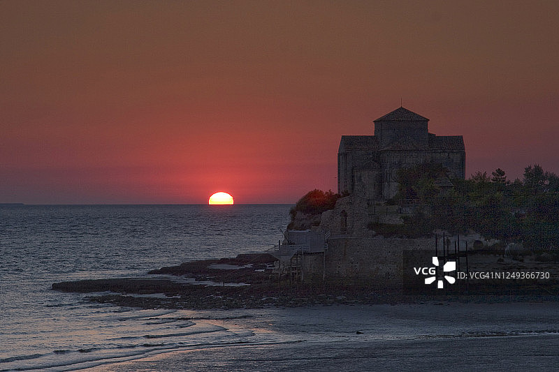 塔尔蒙日落美景图片素材