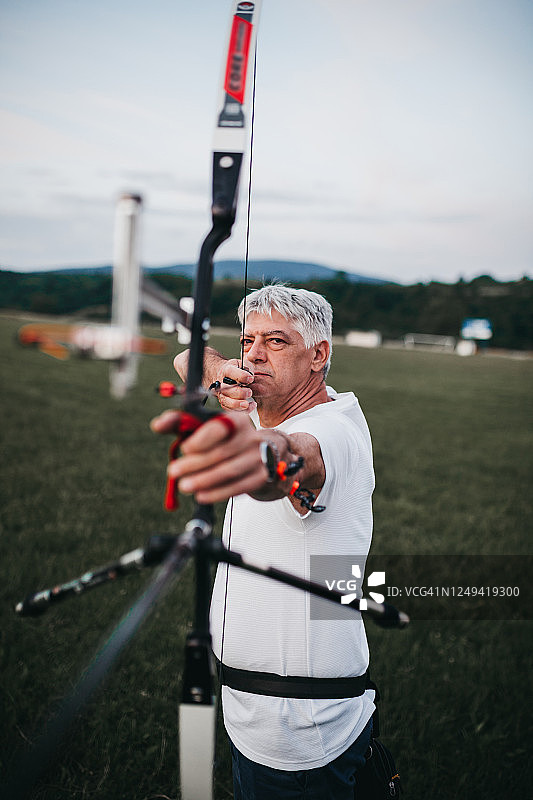 弓箭手男子训练图片素材