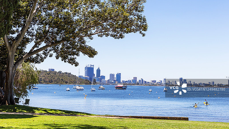 天鹅河畔珀斯城市天际线图片素材