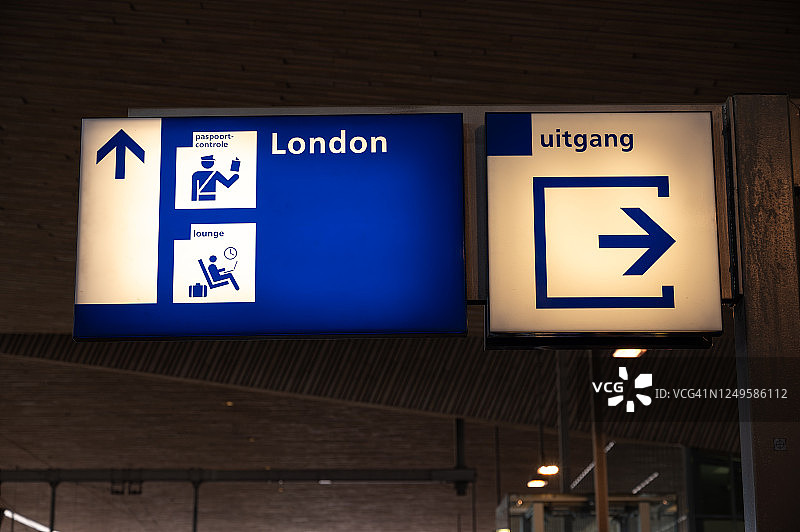 鹿特丹中央火车站内的标志图片素材