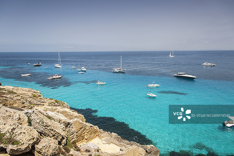 意大利西西里法维尼亚纳岛海湾海岸线图片素材