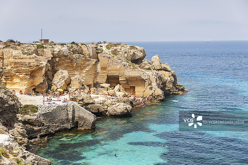 意大利西西里法维尼亚纳岛海湾海岸线图片素材