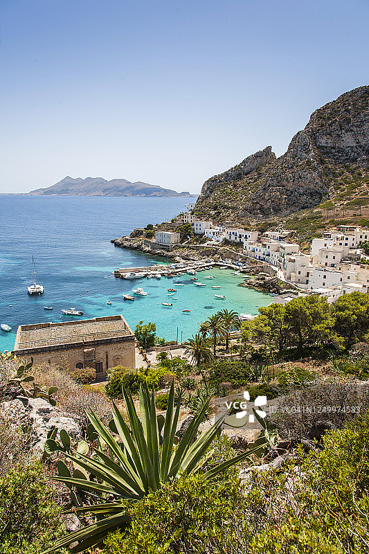 意大利西西里莱万佐岛村庄和港口图片素材
