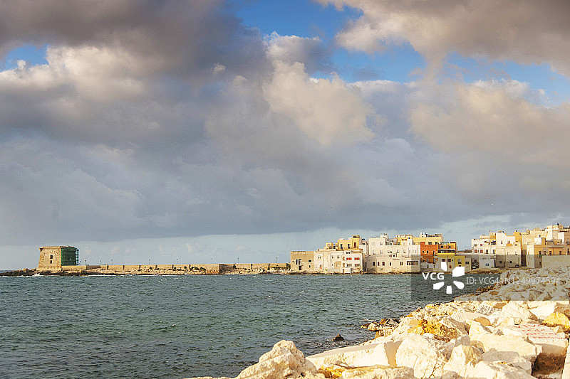 意大利西西里法维尼亚纳岛港口城镇风光图片素材