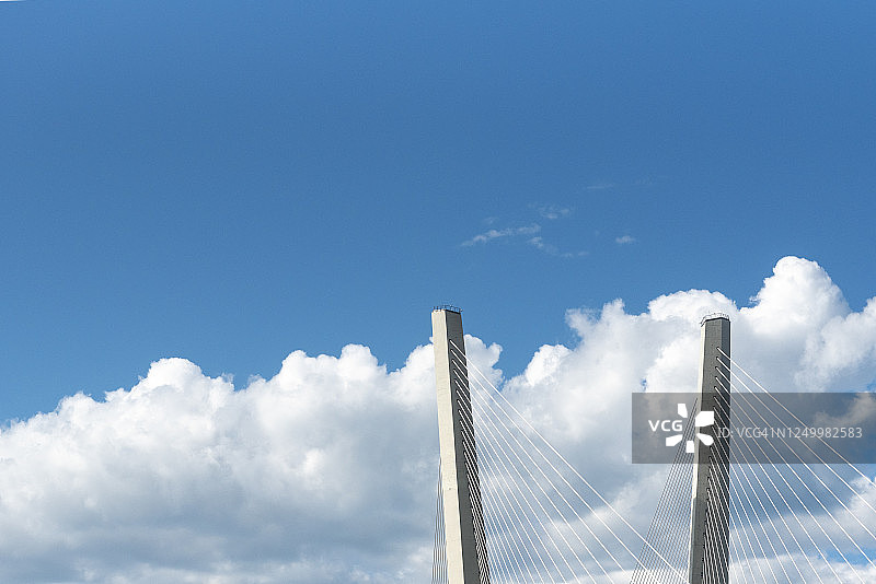 金门大桥之上的云彩图片素材