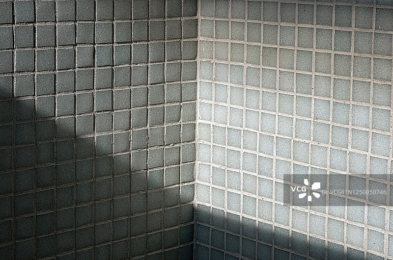 瓷砖淋浴间的阴影图片素材