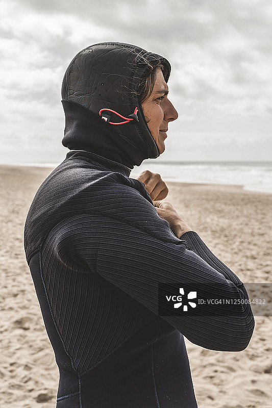 海边冲浪女孩图片素材