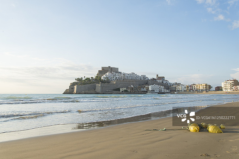 海滩、老城区和佩尼斯科拉日出图片素材