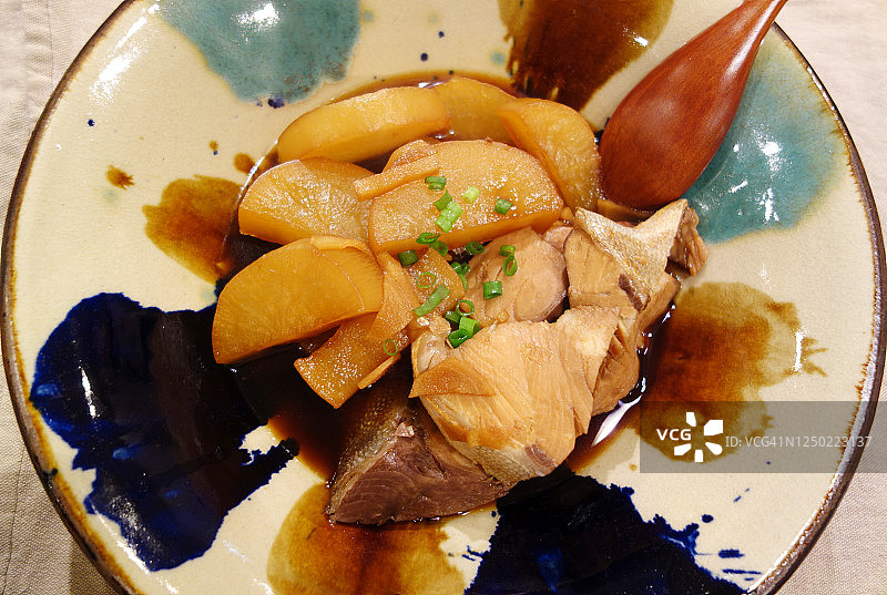 酱油炖鰤鱼和萝卜图片素材