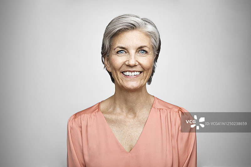 微笑的高级管理人员肖像图片素材