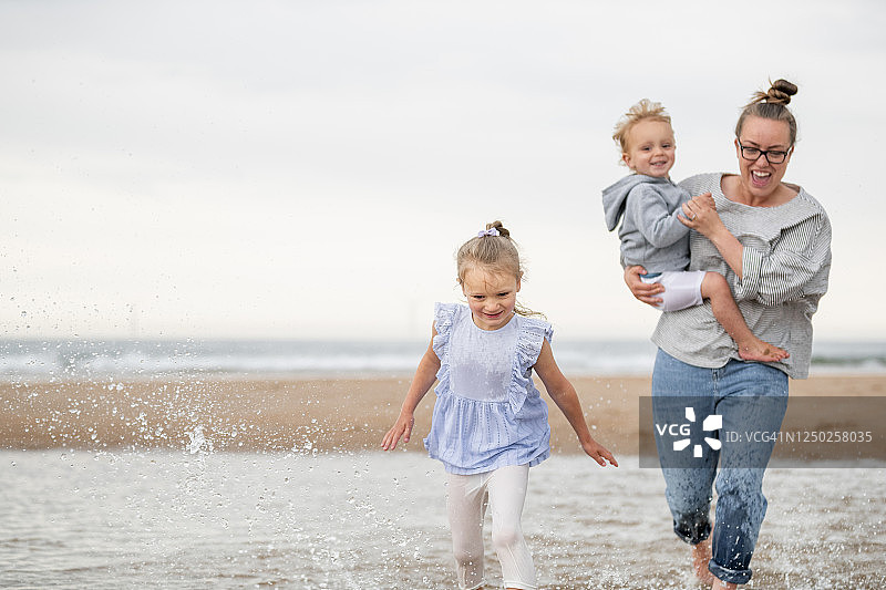 与我的孩子们一起冒险图片素材