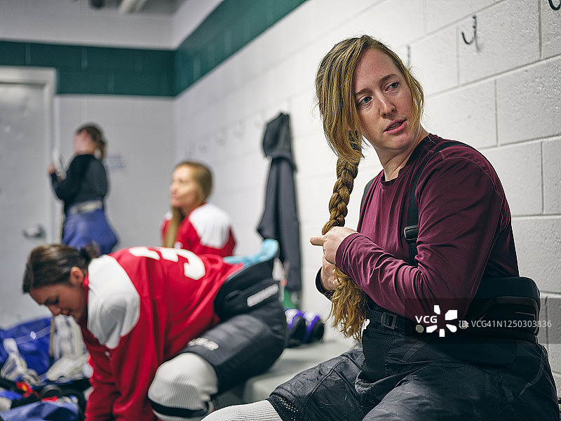 女子曲棍球队的更衣室场景图片素材