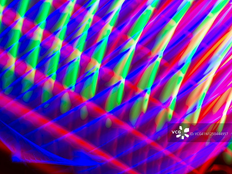 相互缠绕的绿色线条。反叛与多样性图片素材