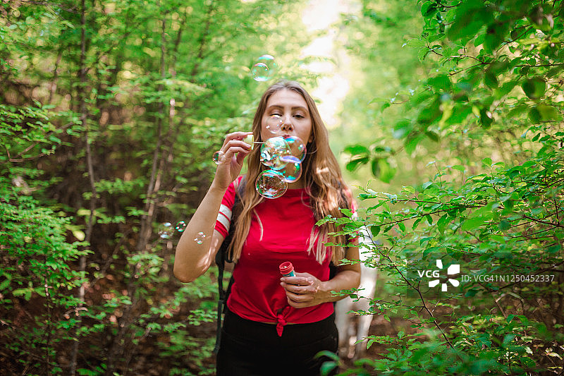 木头里的气泡图片素材