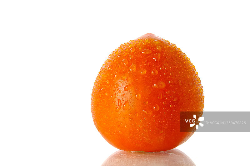 带水珠的新鲜番茄果实特写图片素材