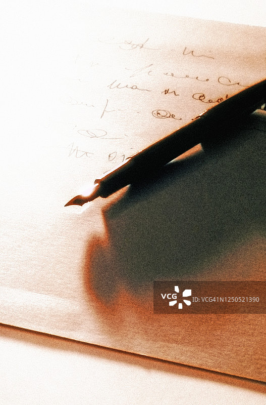 纸上的钢笔图片素材