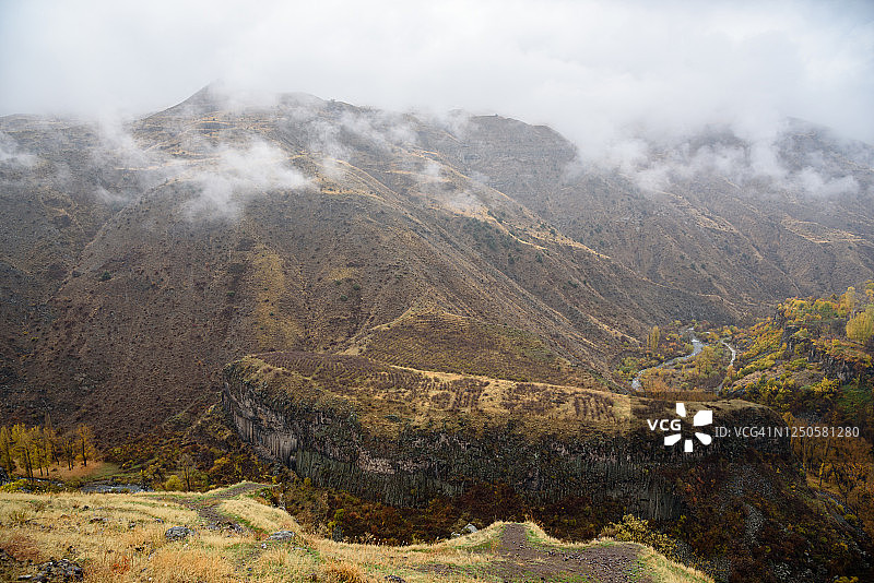 加尼峡谷：亚美尼亚科泰克地区的六边形玄武岩柱，临近加尼村，加尼高原沿峡谷延伸，是亚美尼亚最发达的旅游景点之一。图片素材