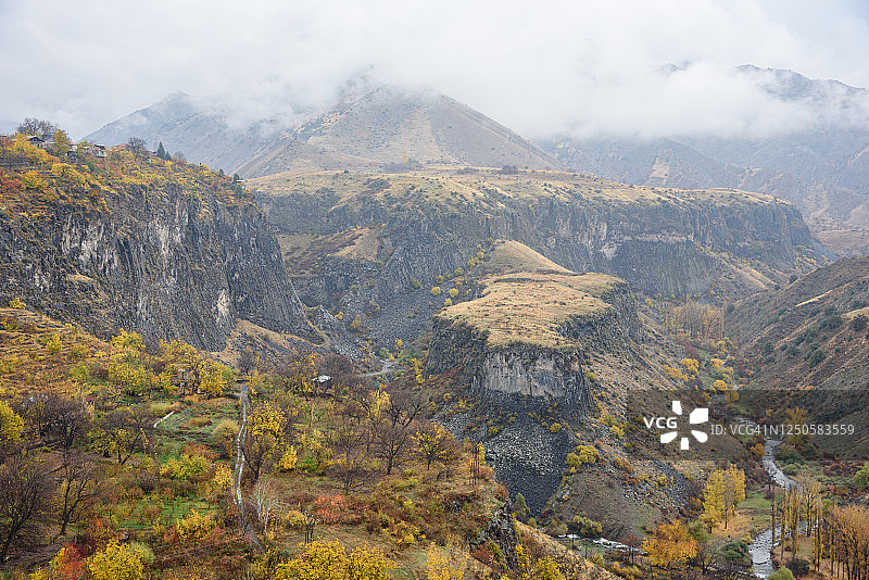 加尼峡谷：亚美尼亚科泰克地区的六边形玄武岩柱，临近加尼村，加尼高原沿峡谷延伸，是亚美尼亚最发达的旅游景点之一。图片素材