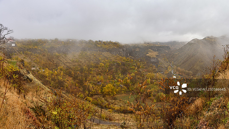 加尼峡谷：亚美尼亚科泰克地区的六边形玄武岩柱，临近加尼村，加尼高原沿峡谷延伸，是亚美尼亚最发达的旅游景点之一。图片素材