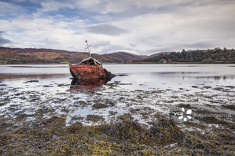 艾提夫湖岸边的遇难船只图片素材