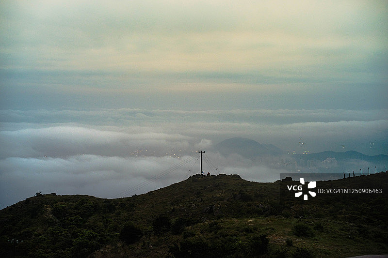 山峰上的日出，云海图片素材