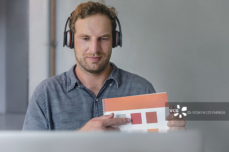 选择正确的颜色图片素材