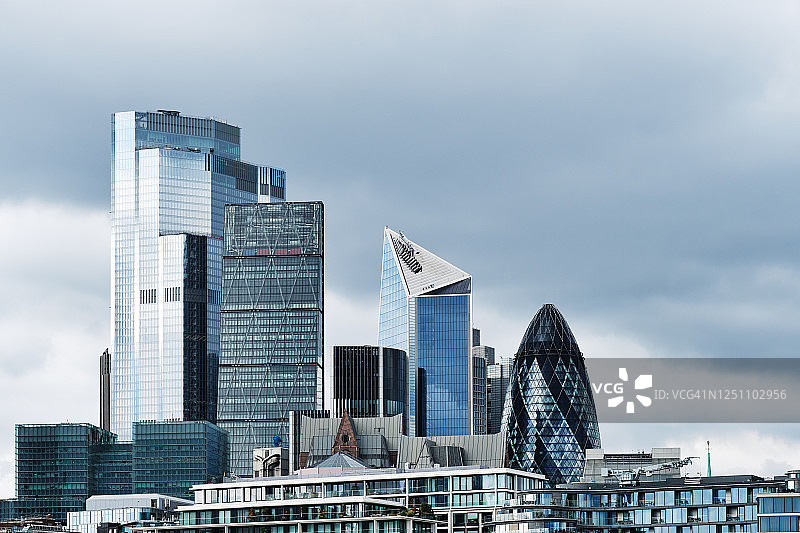 未来主义伦敦摩天大楼图片素材