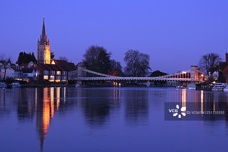马洛桥的蓝色时刻图片素材