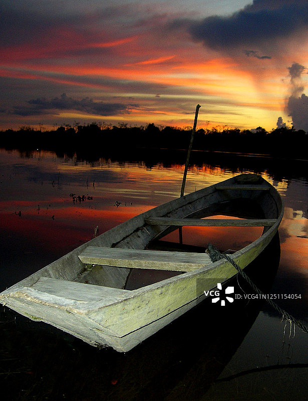 内格罗河上的船只图片素材