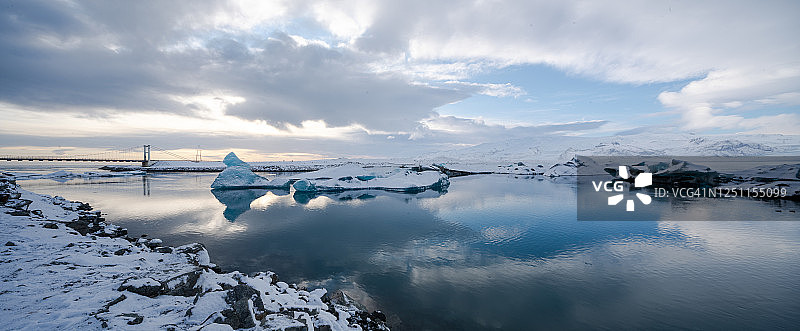 杰古沙龙冰河湖的冰山图片素材