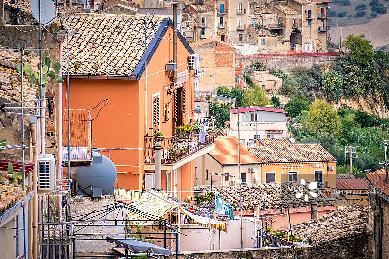 意大利加利亚诺卡斯特尔费拉托山区城镇的老房子风景图片素材