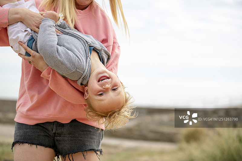 无忧无虑的孩子图片素材