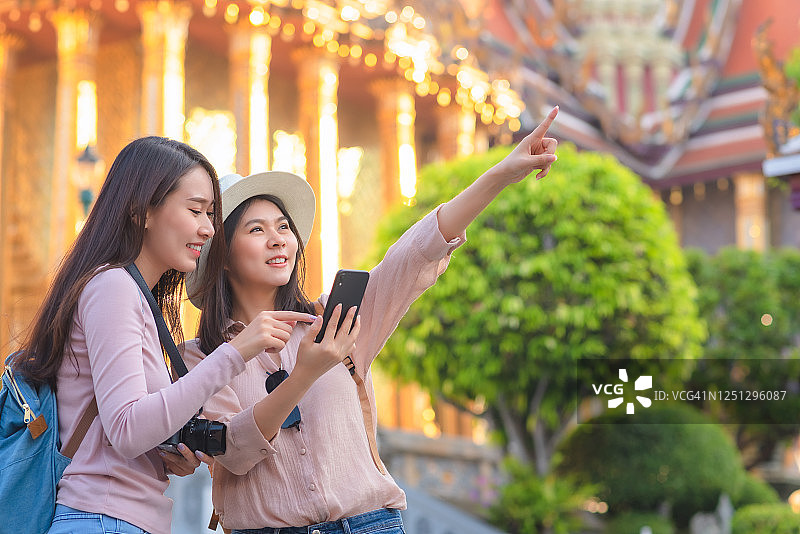 在泰国曼谷著名景点旅游的游客图片素材