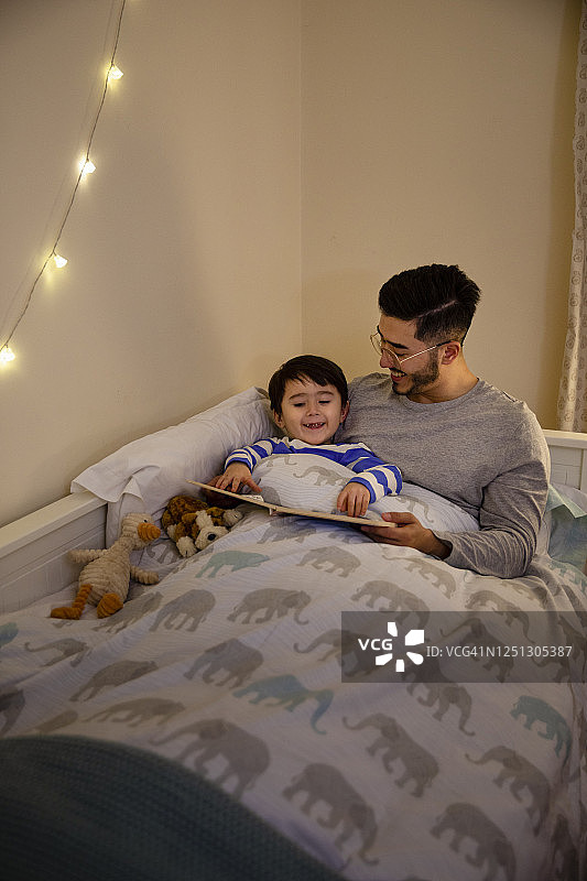 可爱的睡前活动图片素材