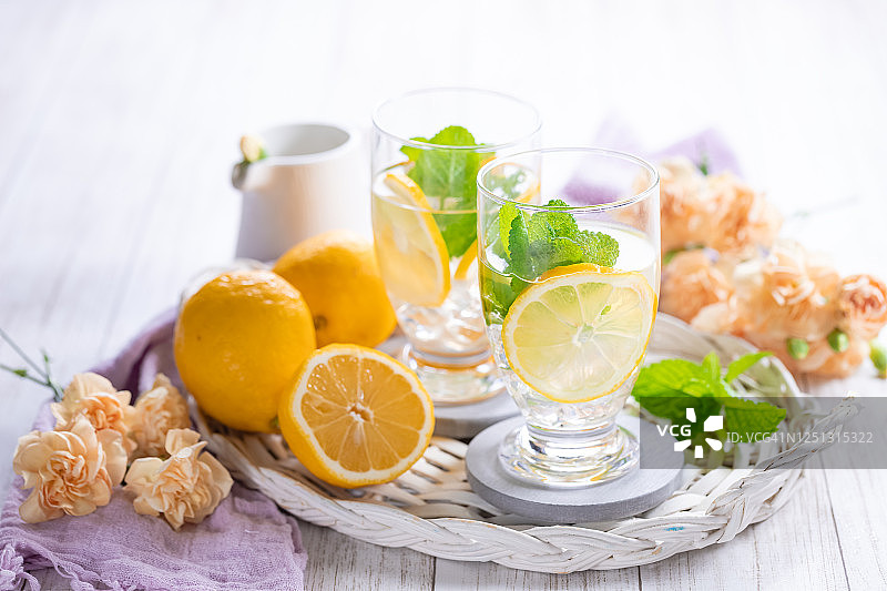 薄荷冰块柠檬水图片素材