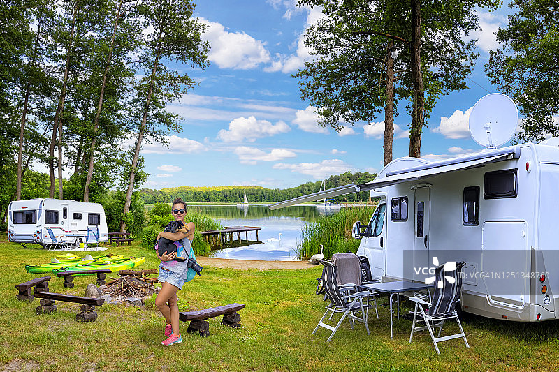 波兰湖畔休闲度假图片素材