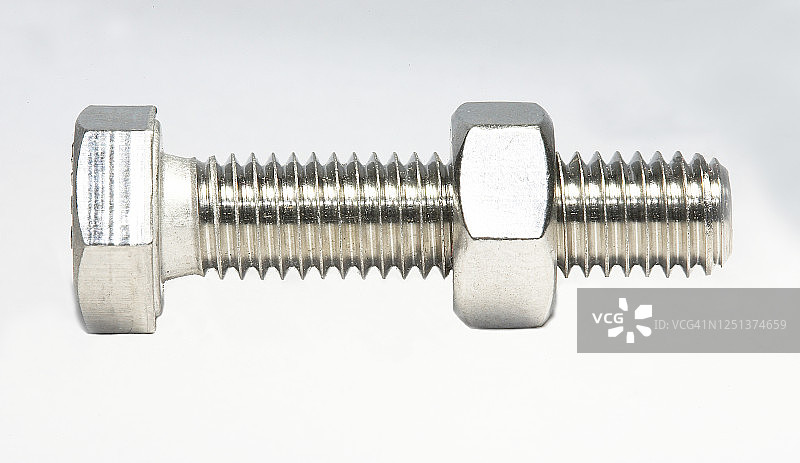 带螺母的螺丝图片素材