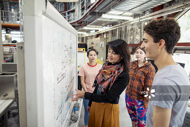 工程专业学生教学图片素材