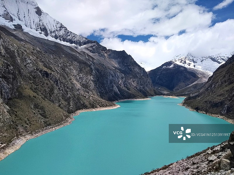 秘鲁蓝色湖泊帕隆湖图片素材