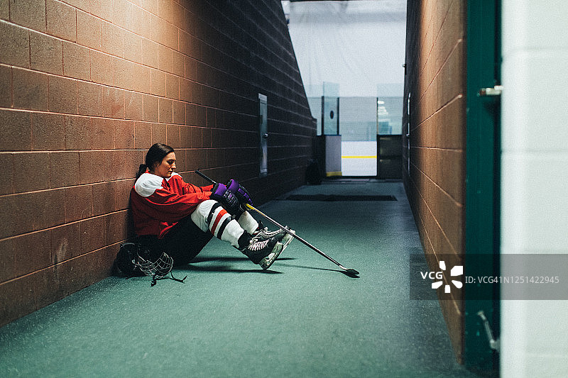 女子冰球运动员画像图片素材