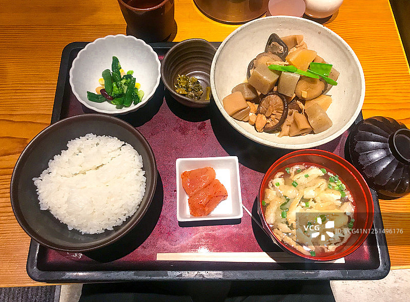 博多杂煮：大崎餐厅的当地午餐图片素材