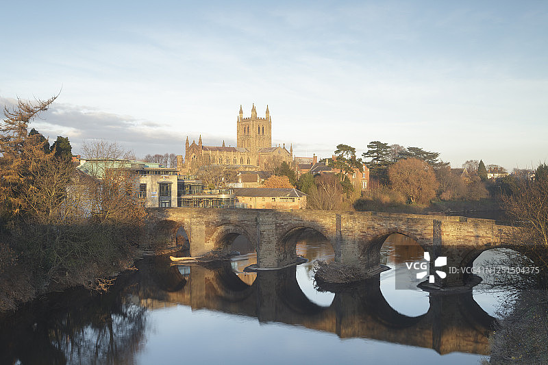 怀伊河畔的海福特大教堂图片素材