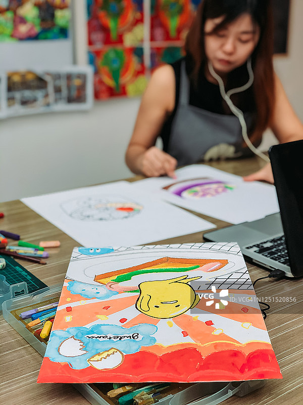 中国女教师在线教授艺术课程图片素材