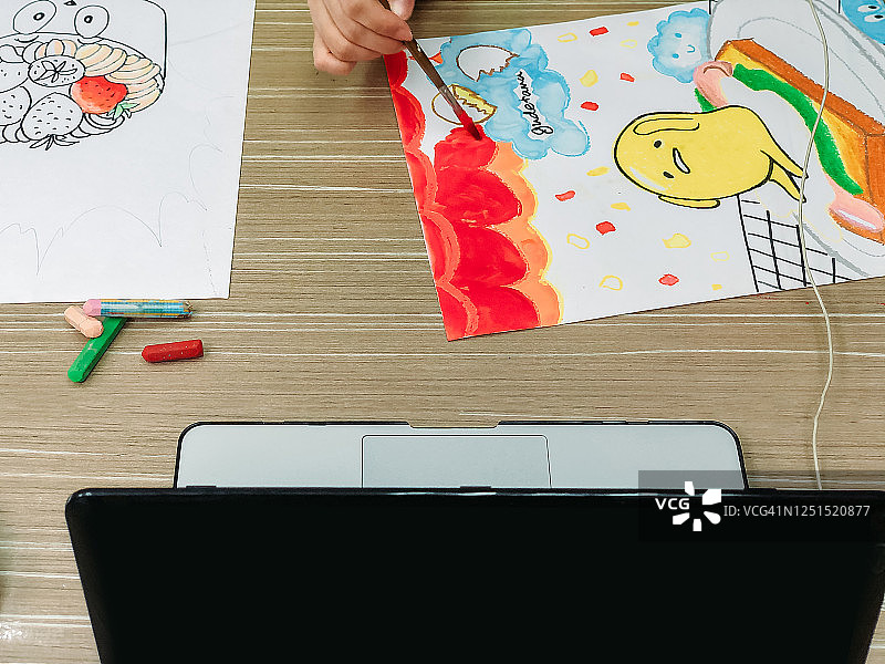 中国女教师在线教授艺术课程图片素材