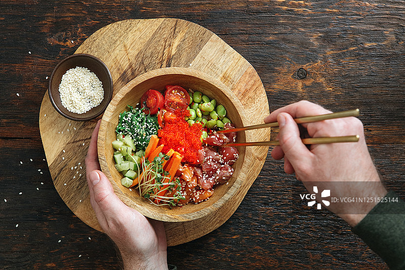 自制金枪鱼和三文鱼盖饭图片素材