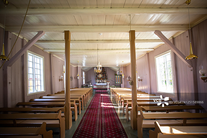 挪威韦罗伊老教堂的乡村内饰图片素材