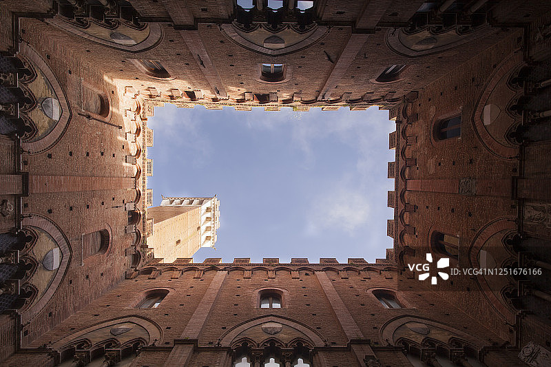 意大利锡耶纳的曼吉亚塔和公共宫殿图片素材