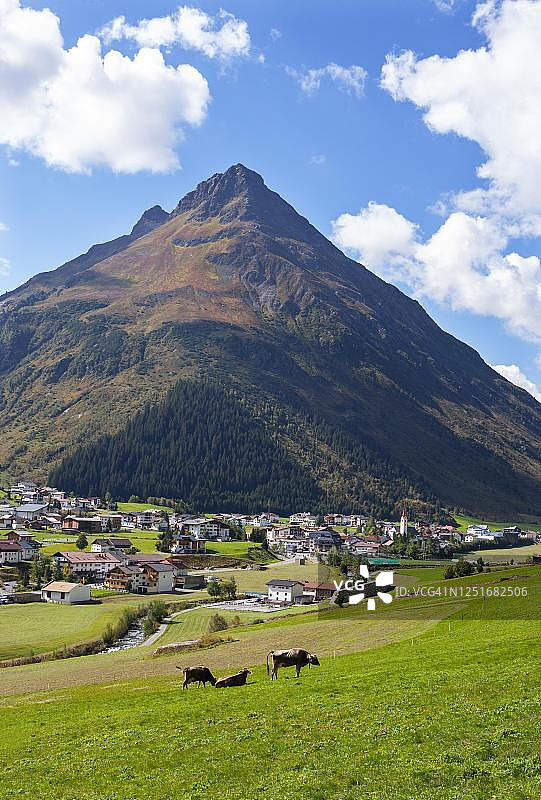 奥地利蒂罗尔州帕茨瑙恩塔尔，带有戈尔芬施皮策山的加尔图尔图片素材