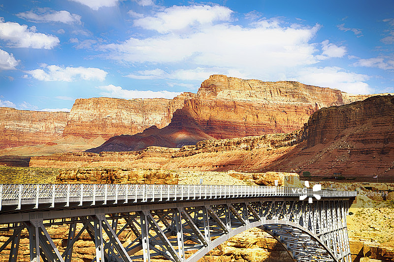 纳瓦霍民族：亚利桑那州佩吉镇的纳瓦霍桥图片素材