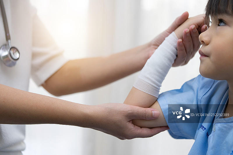 医生治疗病人图片素材